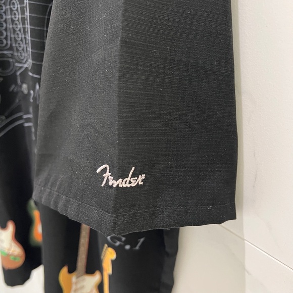 FENDER.By divinci guitars on black background Xl Men’s oversized shirt.sku CJ 10 - Picture 4 of 12